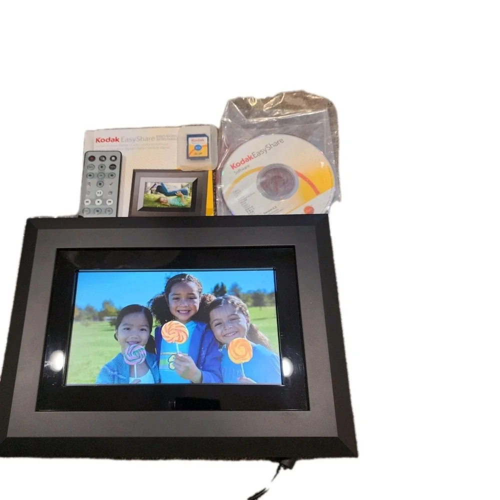 Kodak EasyShare SV811 8 High Resolution Digital Picture Frame W/Remote‎ Control